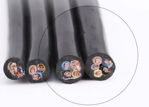 屏蔽层：优化电场分布的“调节器”